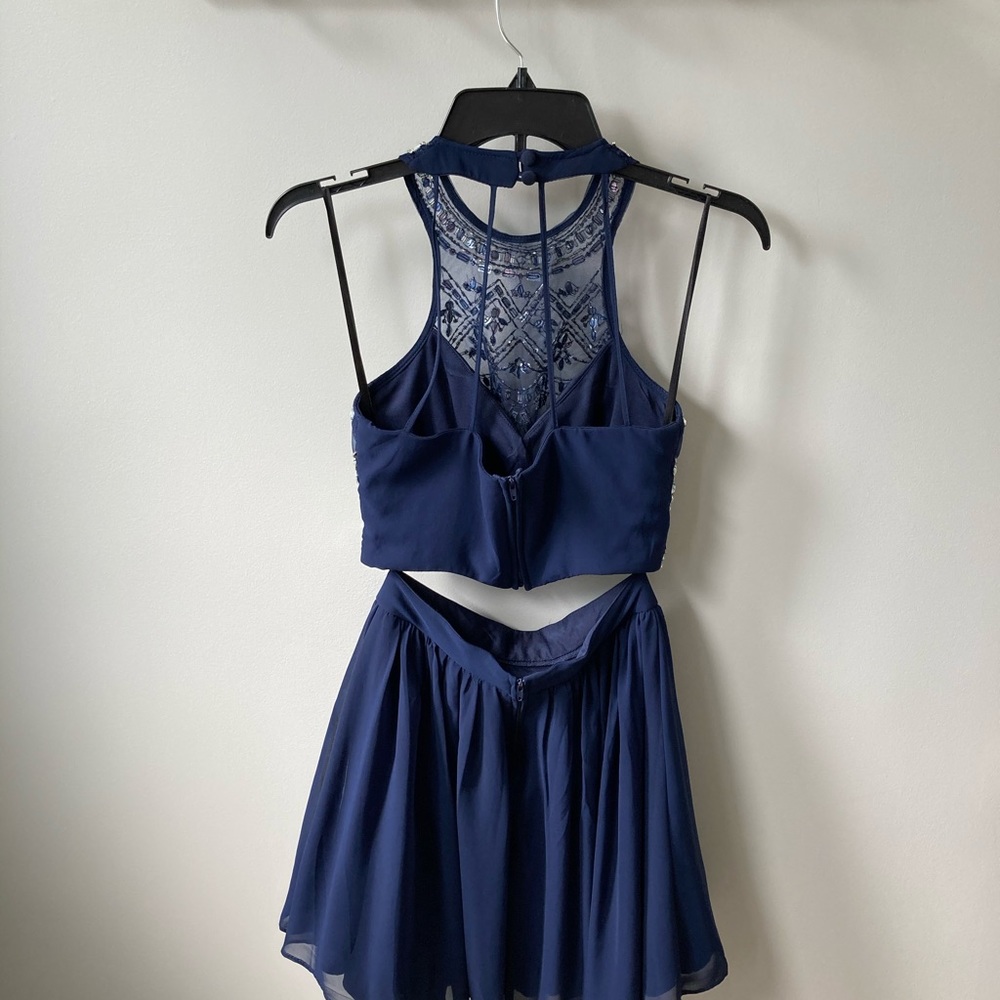 Beautiful navy 2 piece homecoming dress - Picture 4 of 6